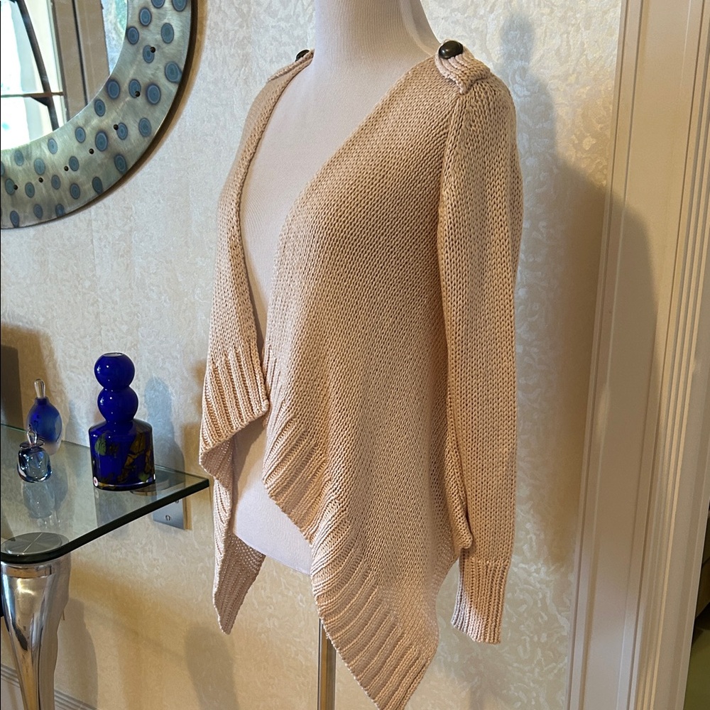 Elegant Blush Open Cardigan with Button Accents at Shoulder - Picture 2 of 6